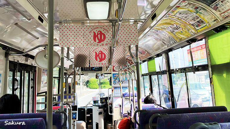 明礬へのバス車内