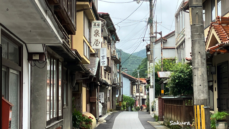山口県　俵山温泉　昭和レトロな街並み